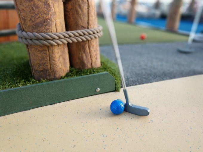 Mini-golf